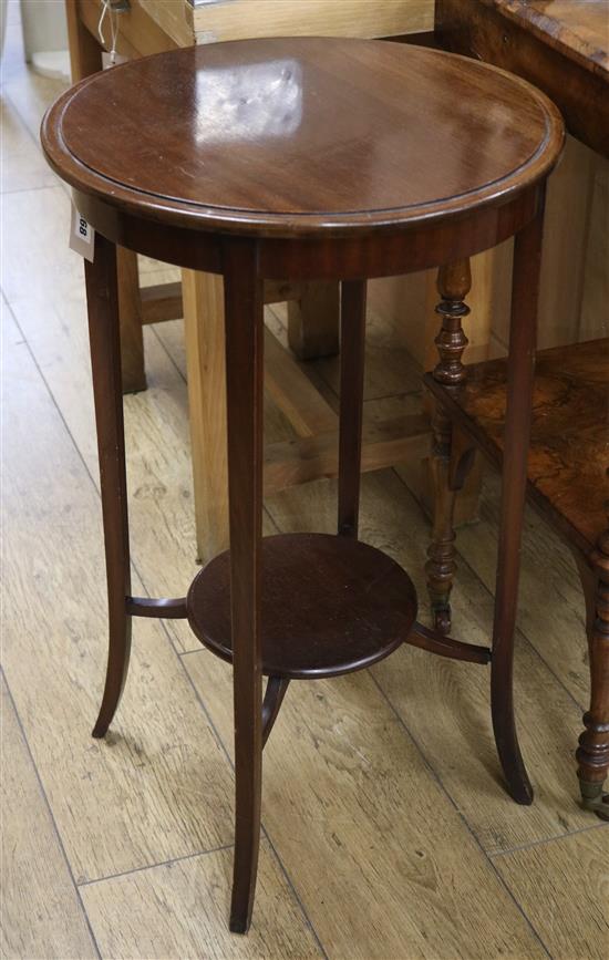 An Edwardian mahogany circular occasional table W.43cm